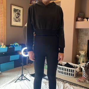 Refuge athletics women’s large long sleeve crop top!